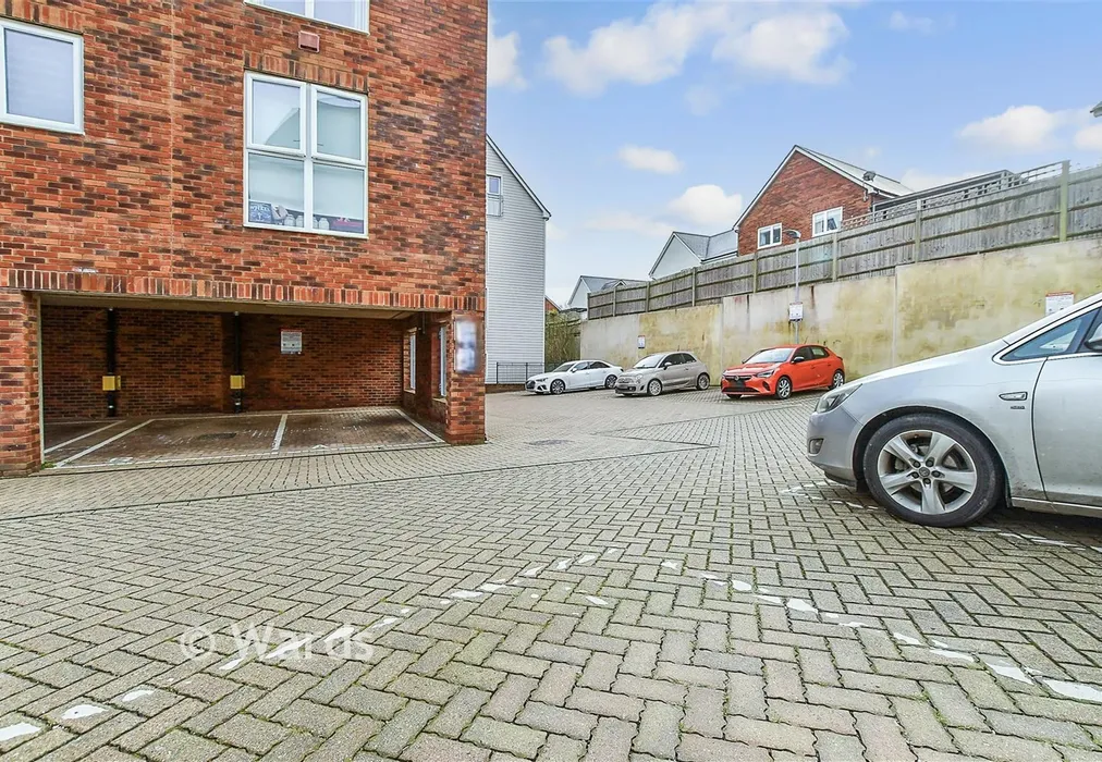 Driveway/Parking - The Avenue, Tunbridge Wells, Kent - Wards of Kent