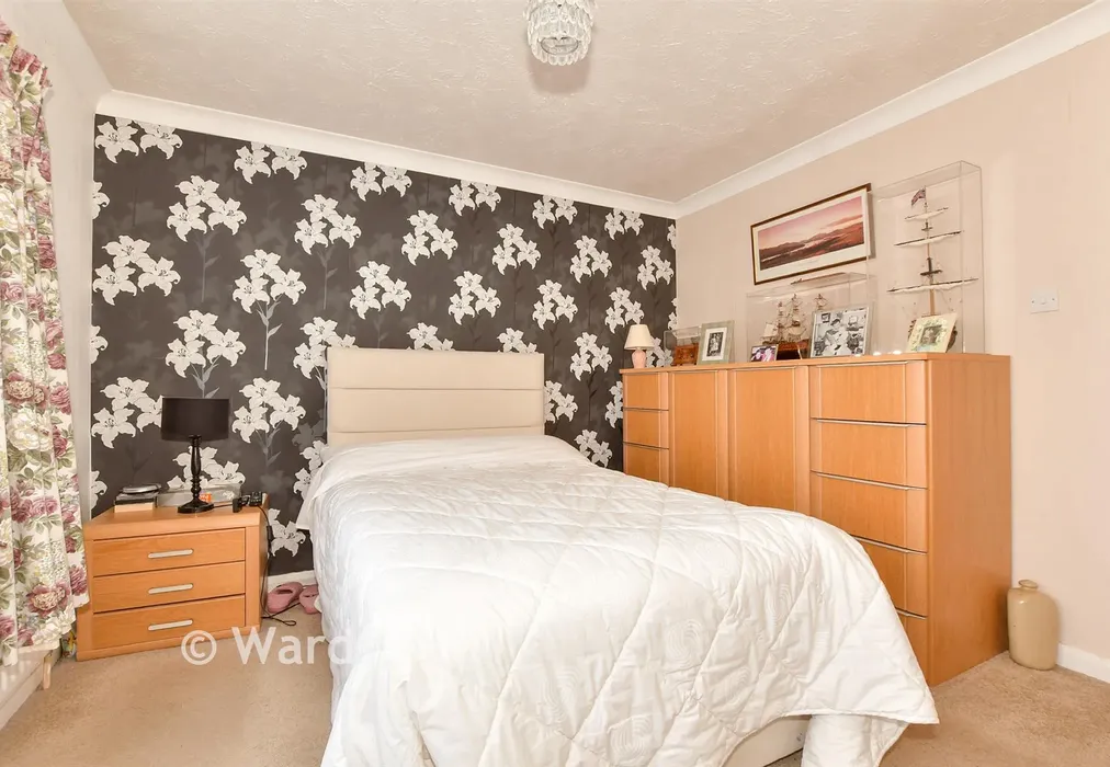 Bedroom 1 - Suffolk Street, Whitstable, Kent - Wards of Kent