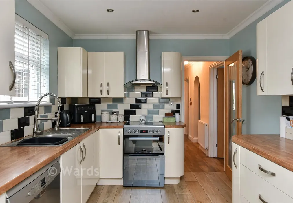 Kitchen - Leighville Drive, Herne Bay, Kent - Wards of Kent