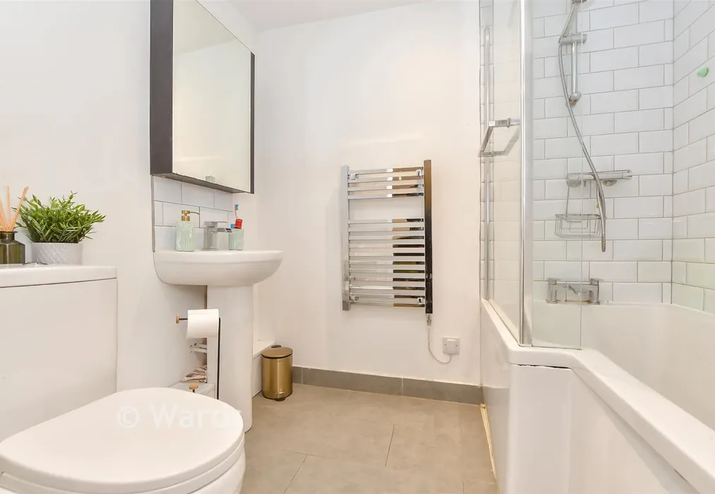 En-Suite Bathroom - High Street, Goudhurst, Cranbrook, Kent - Wards of Kent