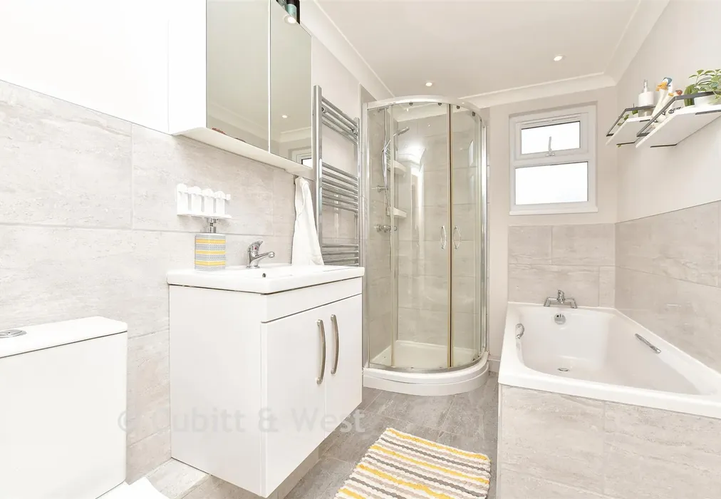 Bathroom - Winchcombe Road, Carshalton, Surrey - Wards of Kent