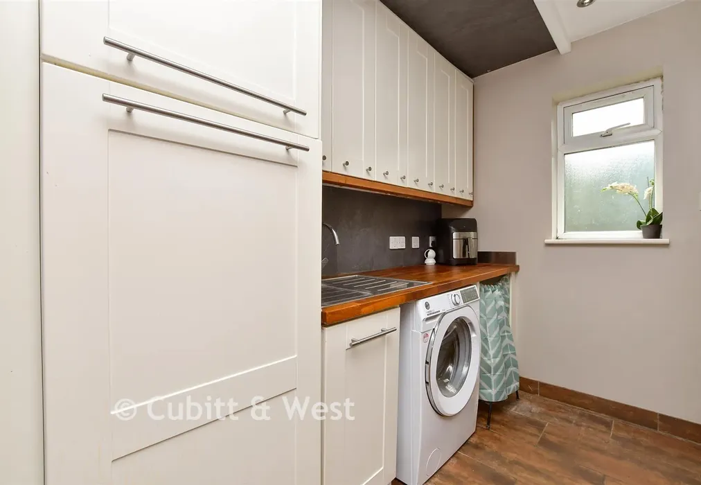 Utility Area - The Green, Dorking Road, Tadworth, Surrey - Wards of Kent