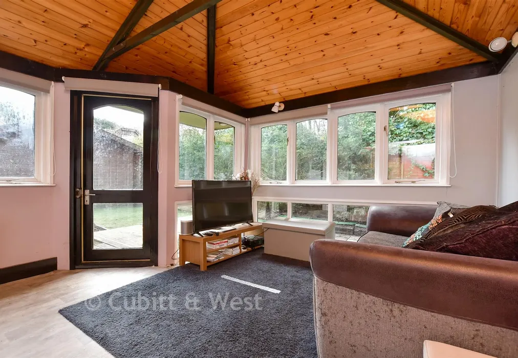 Room 1 - The Green, Dorking Road, Tadworth, Surrey - Wards of Kent