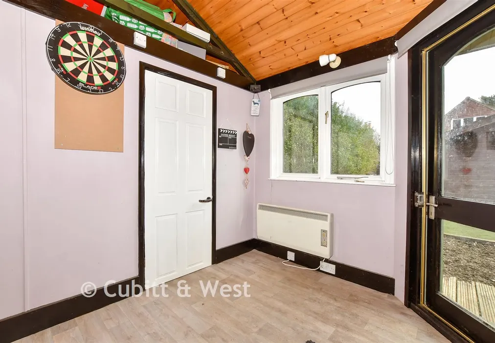 Room 1 - The Green, Dorking Road, Tadworth, Surrey - Wards of Kent