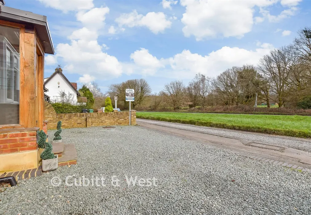 Driveway/Parking - The Green, Dorking Road, Tadworth, Surrey - Wards of Kent