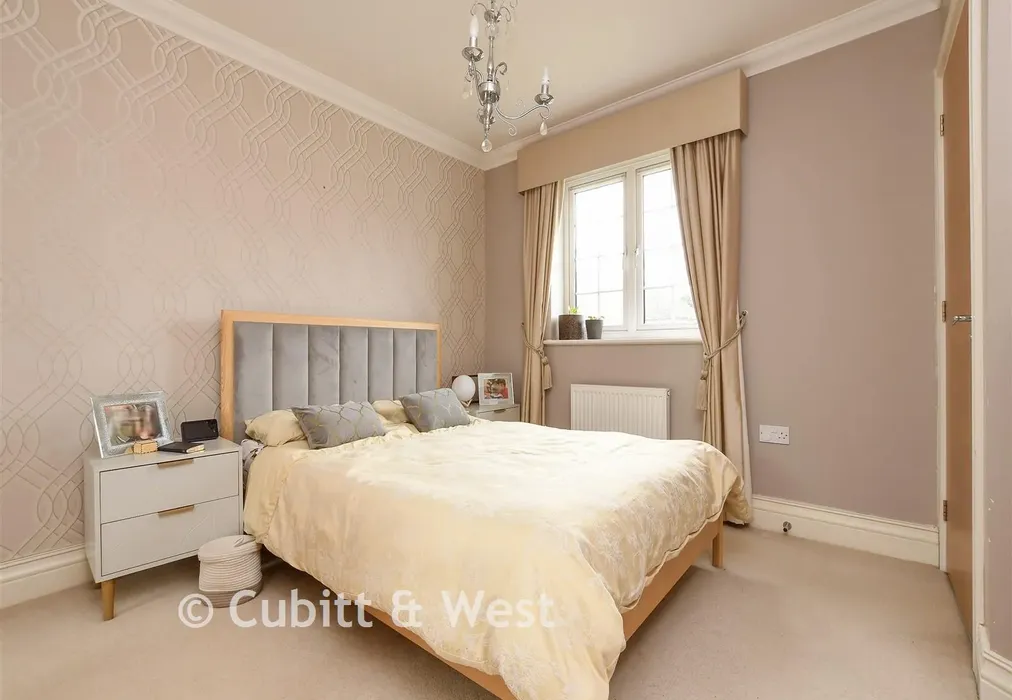 Bedroom 1 - Reigate Road, Epsom, Surrey - Wards of Kent