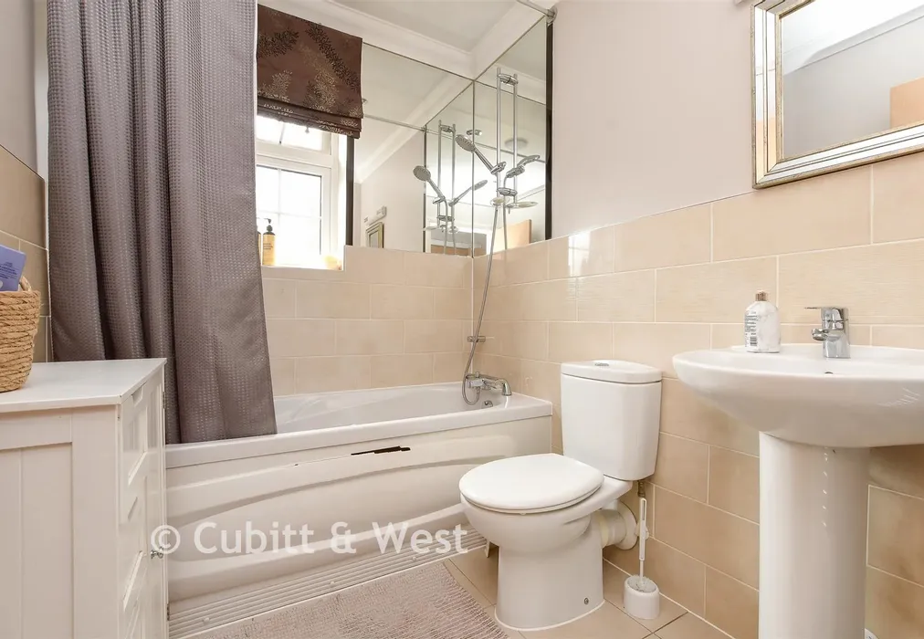Bathroom - Reigate Road, Epsom, Surrey - Wards of Kent