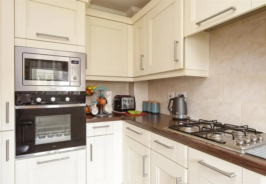 Kitchen - Reigate Road, Epsom, Surrey - Wards of Kent