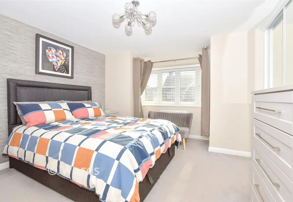 Bedroom 1 - Broke Wood Way, Maidstone, Kent - Wards of Kent