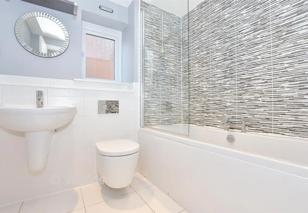 Bathroom - Broke Wood Way, Maidstone, Kent - Wards of Kent