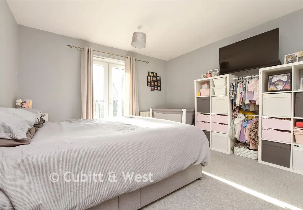 Lounge/Diner - Kingsfield Way, Redhill, Surrey - Wards of Kent
