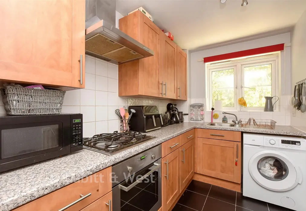Kitchen - Kingsfield Way, Redhill, Surrey - Wards of Kent