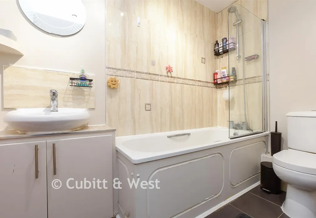 Bathroom - Kingsfield Way, Redhill, Surrey - Wards of Kent