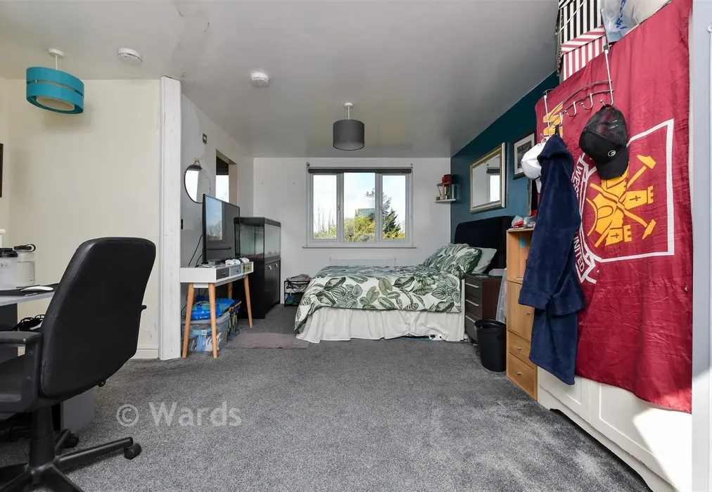 Bedroom 1 - Bolts Hill, Chartham, Canterbury, Kent - Wards of Kent