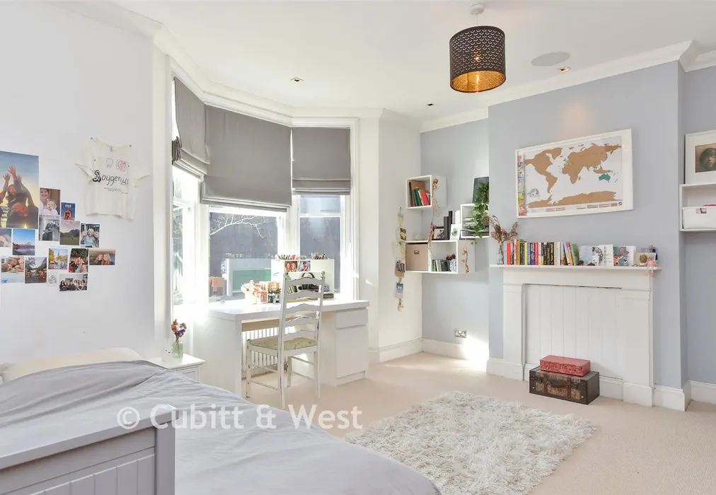 Bedroom 1 - Dyke Road Drive, Brighton, East Sussex - Wards of Kent