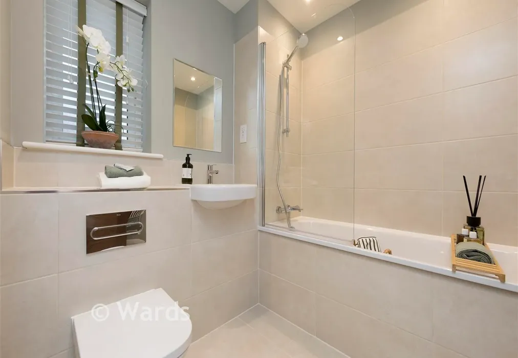 Bathroom - Meadowbridge, Osborne Gardens, Herne Bay, Kent - Wards of Kent