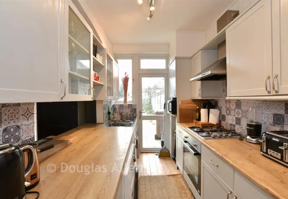 Kitchen - Frances Road, Chingford - Wards of Kent