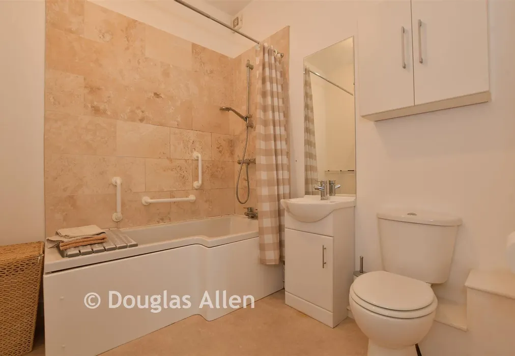 Bathroom - Carnforth Gardens, Hornchurch, Essex - Wards of Kent