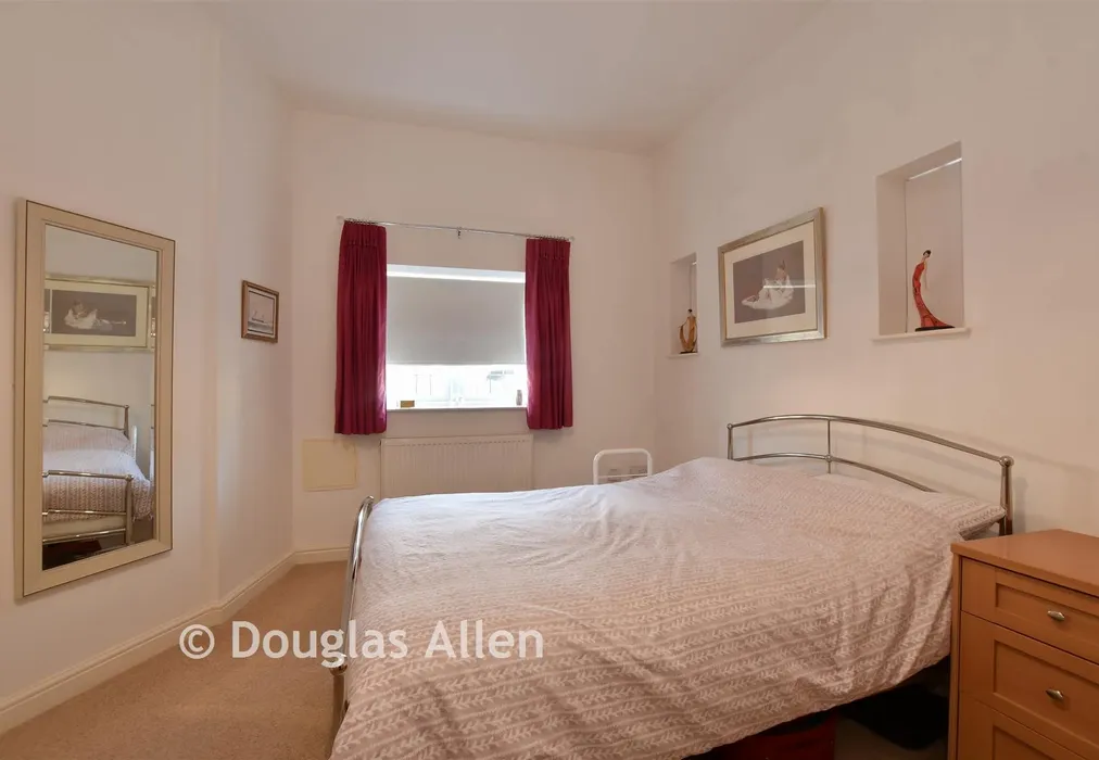 Bedroom 1 - Carnforth Gardens, Hornchurch, Essex - Wards of Kent