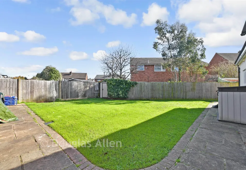 Communal Gardens - Carnforth Gardens, Hornchurch, Essex - Wards of Kent