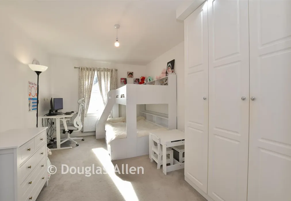 Bedroom 2 - Faringdon Avenue, Romford, Essex - Wards of Kent