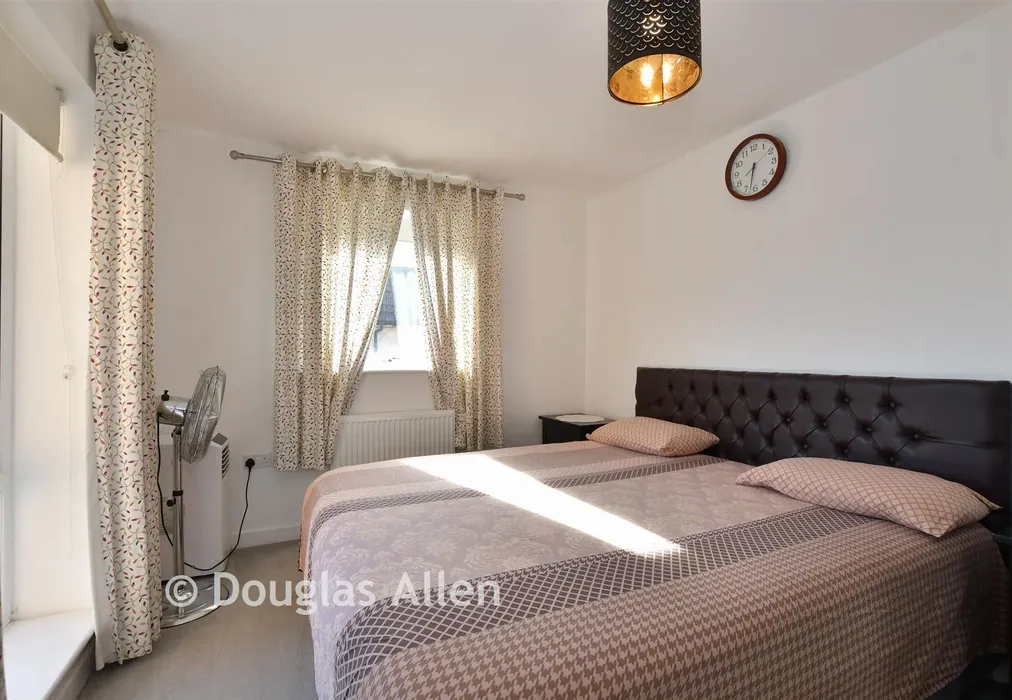 Bedroom 1 - Faringdon Avenue, Romford, Essex - Wards of Kent