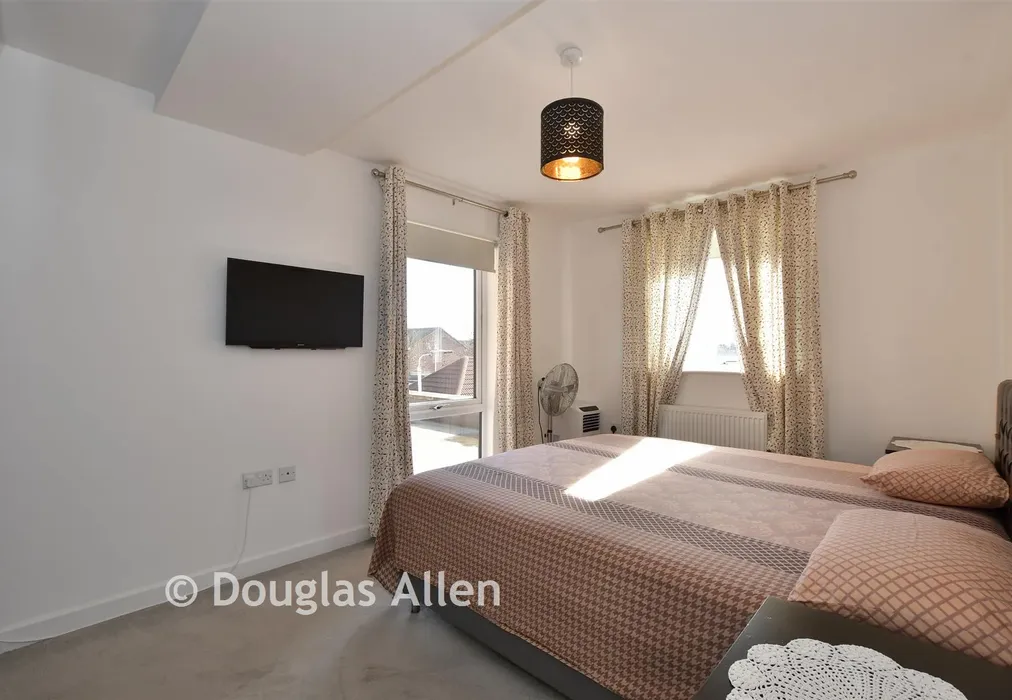 Bedroom 1 - Faringdon Avenue, Romford, Essex - Wards of Kent