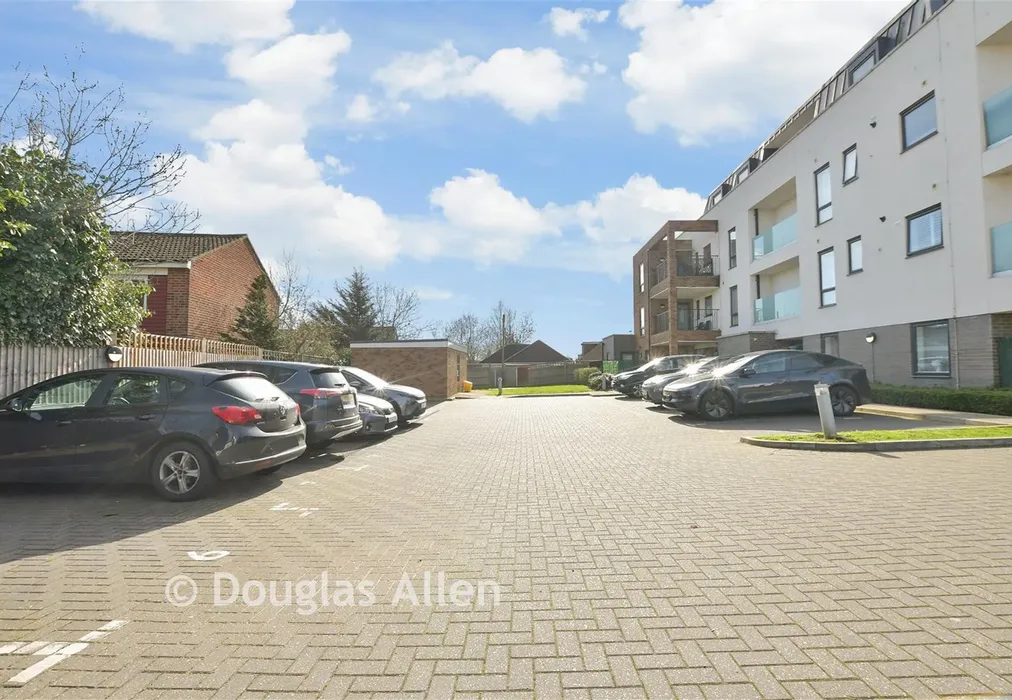 Driveway/Parking - Faringdon Avenue, Romford, Essex - Wards of Kent