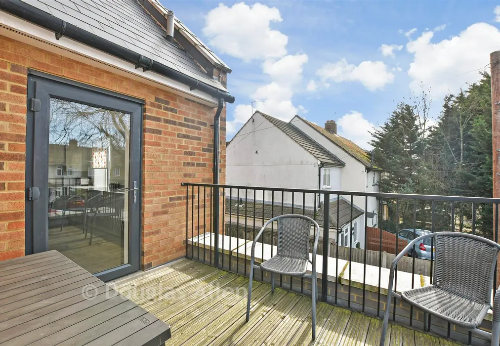 Balcony / Terrace B - Faringdon Avenue, Romford, Essex - Wards of Kent