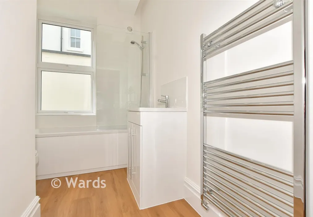 Bathroom - Pleydell Gardens, Folkestone, Kent - Wards of Kent