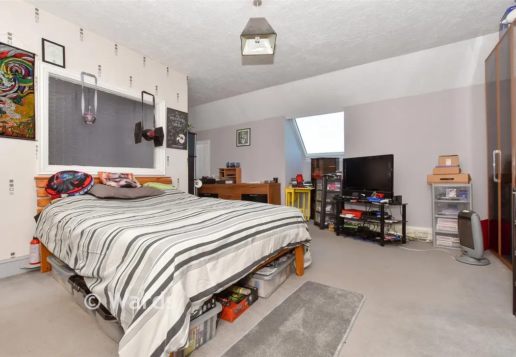 Loft Room - Grange Road, Deal, Kent - Wards of Kent