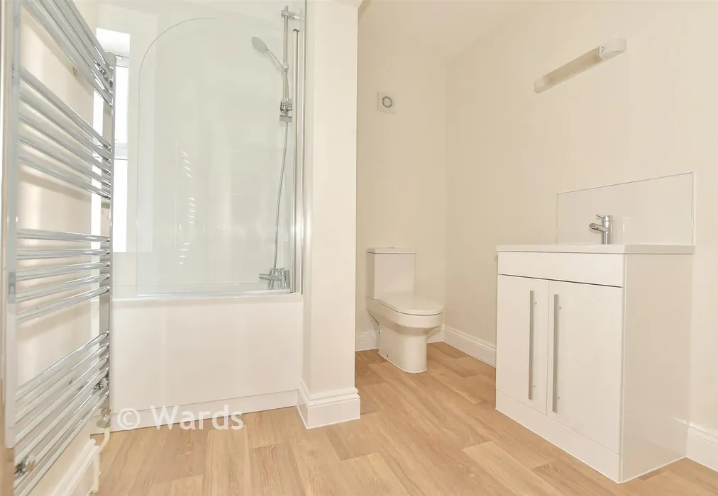 Bathroom - Pleydell Gardens, Folkestone, Kent - Wards of Kent