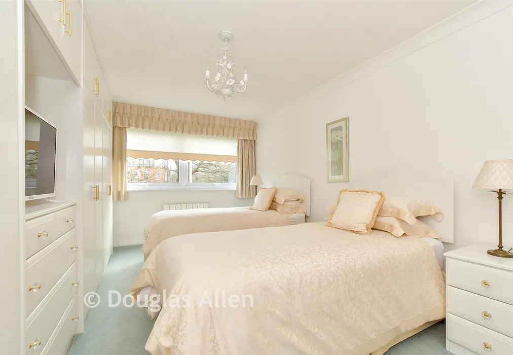 Bedroom 1 - Woodhaven Gardens, Ilford, Essex - Wards of Kent