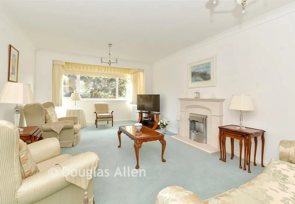 Lounge/Diner - Woodhaven Gardens, Ilford, Essex - Wards of Kent