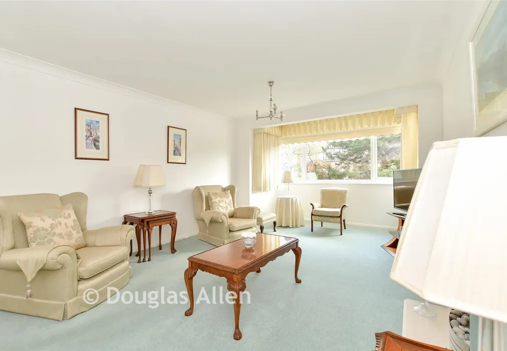 Lounge/Diner - Woodhaven Gardens, Ilford, Essex - Wards of Kent