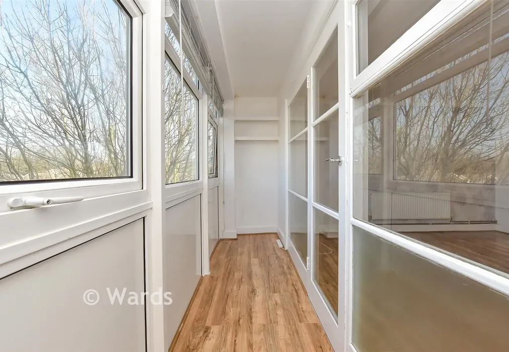 Internal Feature - Wentworth Drive, Sittingbourne, Kent - Wards of Kent