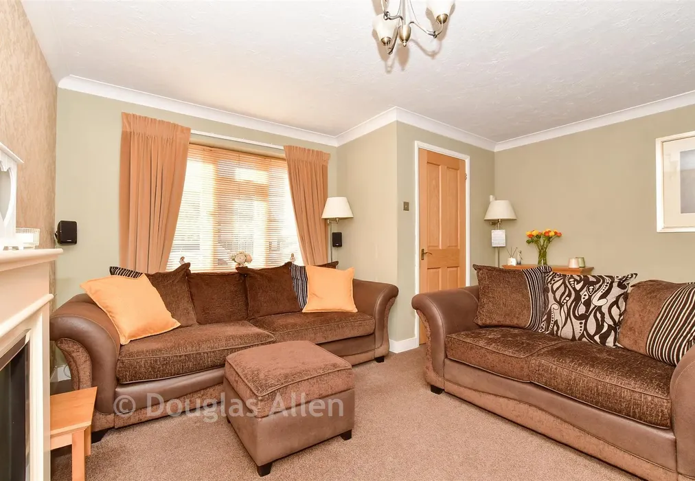 Lounge - Church Road, Laindon, Basildon, Essex - Wards of Kent