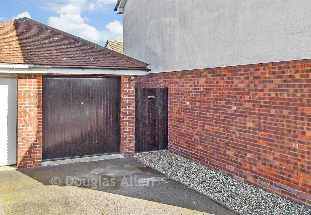 Garage - Church Road, Laindon, Basildon, Essex - Wards of Kent