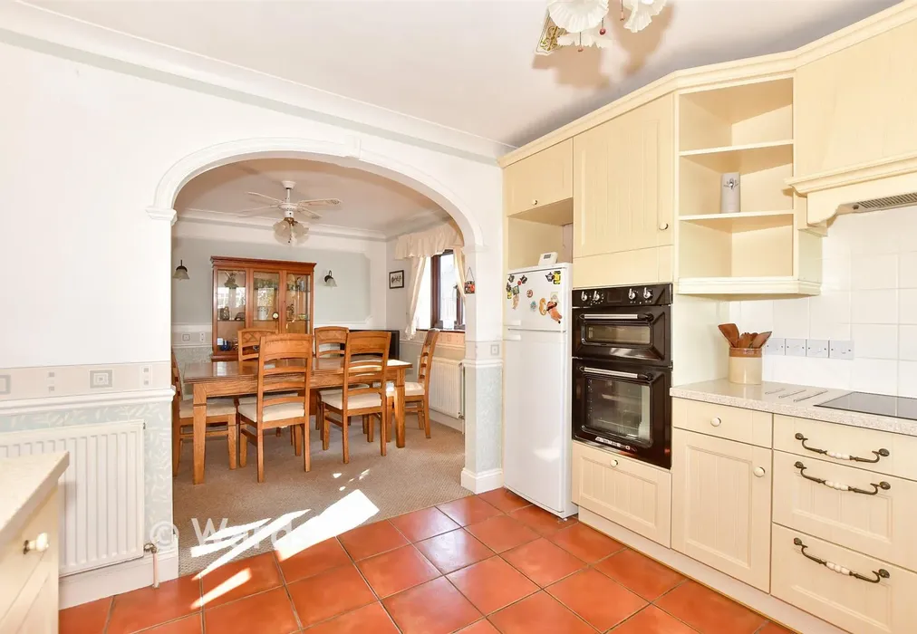 Kitchen - Lawrence Gardens, Herne Bay, Kent - Wards of Kent