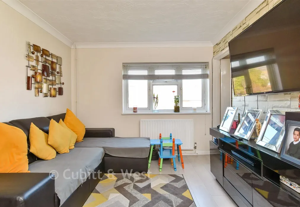 Lounge/ Diner - Manning Road, Littlehampton, West Sussex - Wards of Kent