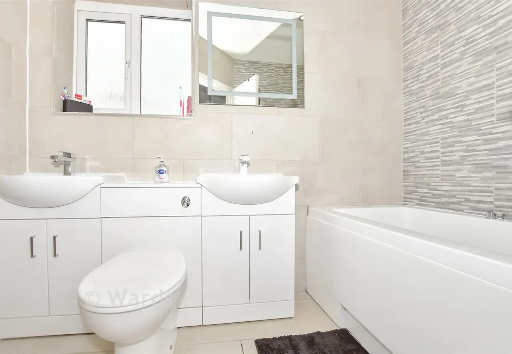 Bathroom - Thomas Rider Way, Boughton Monchelsea, Maidstone, Kent - Wards of Kent