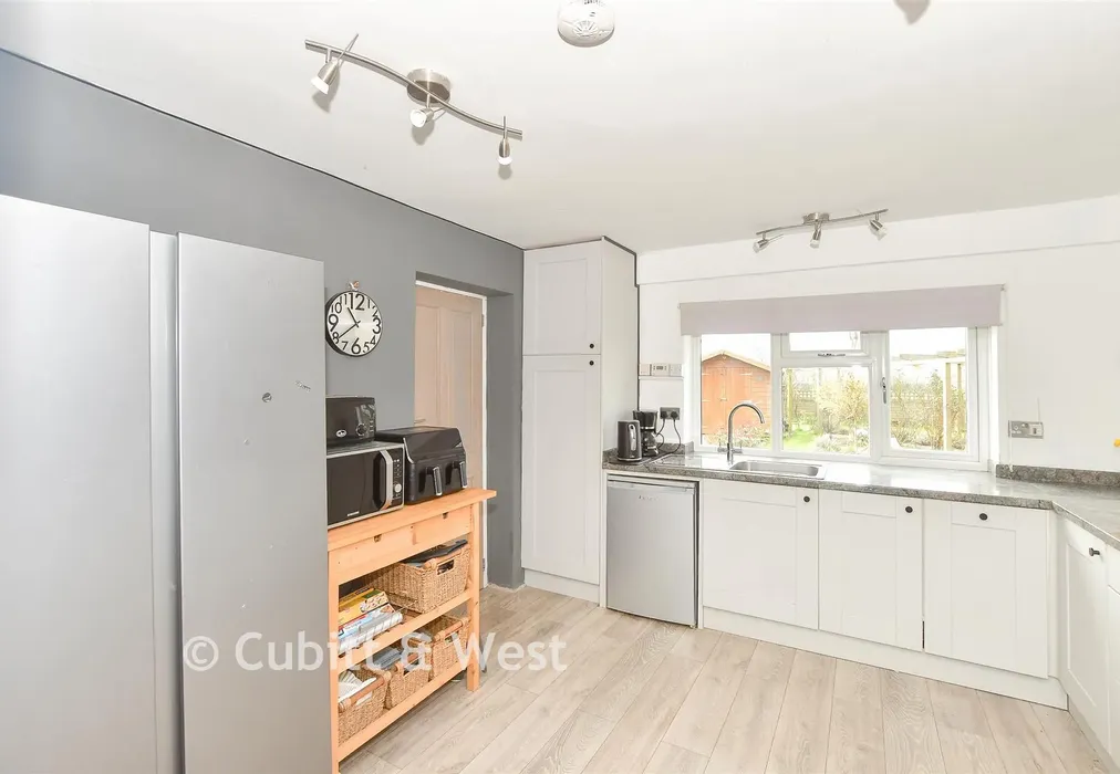 Kitchen - Station Road, Isfield, East Sussex - Wards of Kent