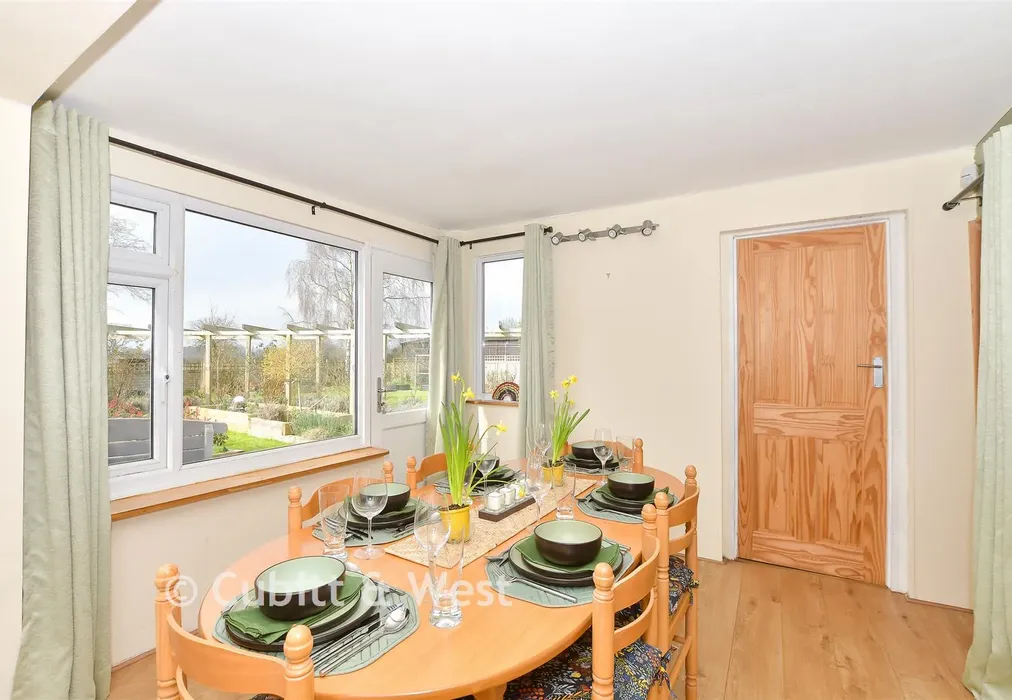 Dining Room - Station Road, Isfield, East Sussex - Wards of Kent