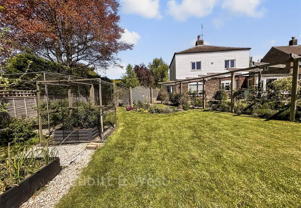 Rear Garden - Station Road, Isfield, East Sussex - Wards of Kent