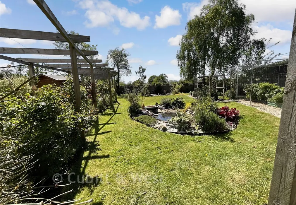 Rear Garden - Station Road, Isfield, East Sussex - Wards of Kent