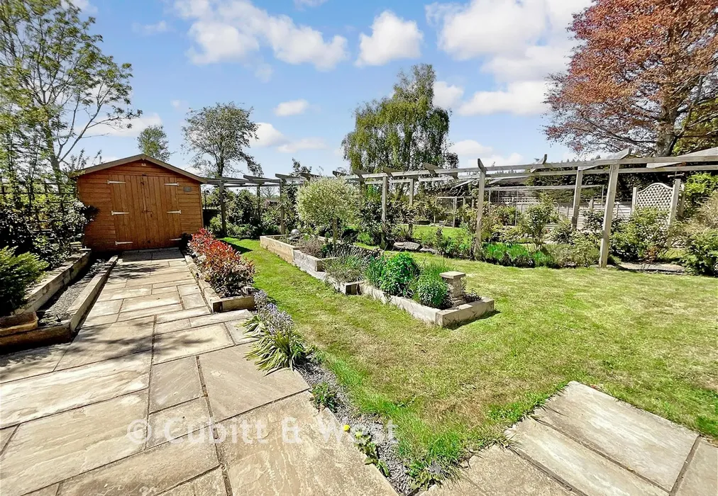 Rear Garden - Station Road, Isfield, East Sussex - Wards of Kent