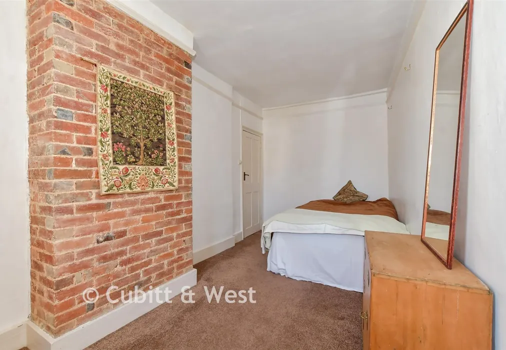 Bedroom 4 - Lower Street, Pulborough, West Sussex - Wards of Kent