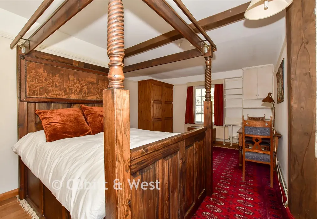 Bedroom 1 - Lower Street, Pulborough, West Sussex - Wards of Kent