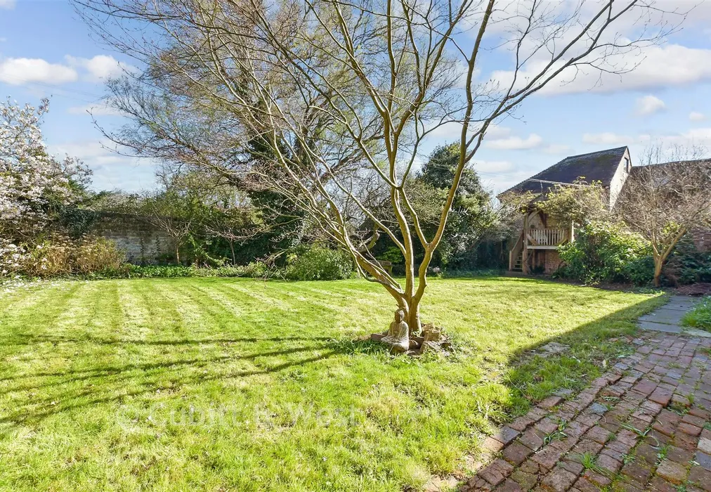 Rear Garden - Lower Street, Pulborough, West Sussex - Wards of Kent