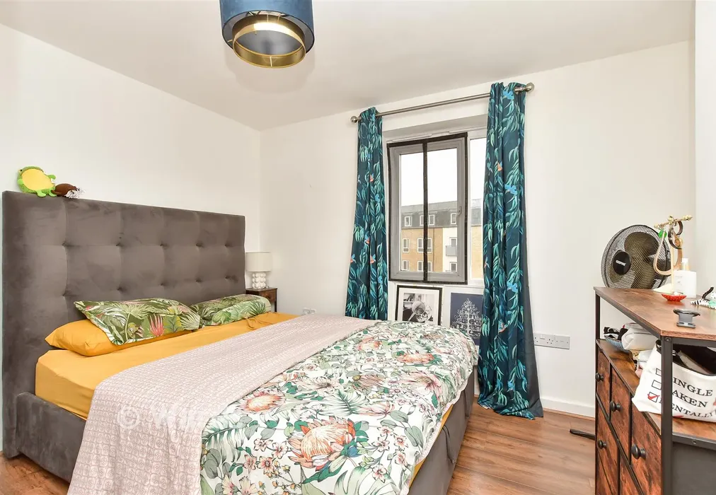 Bedroom 1 - High Street, Rochester, Kent - Wards of Kent